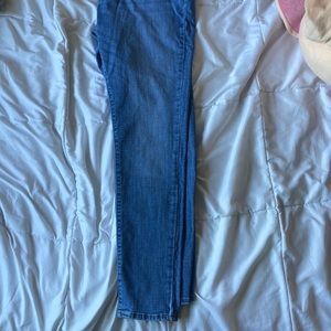 Levi’s 711 Skinny Jeans